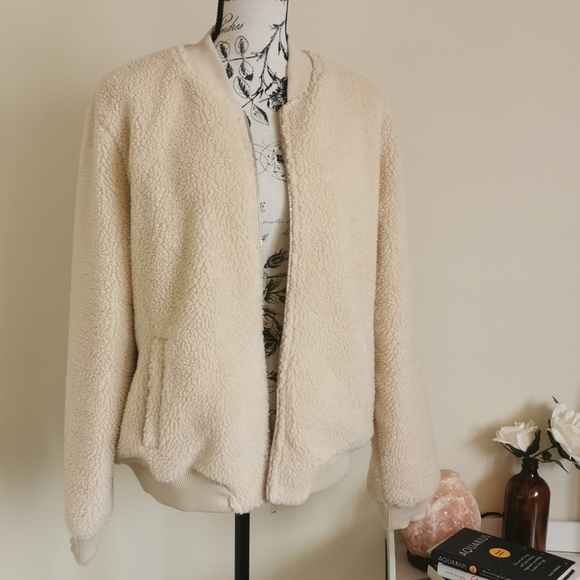 Old Navy teddy bomber - Picture 1 of 8